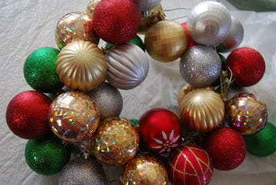 DIY Simple Christmas Ornament Wreath