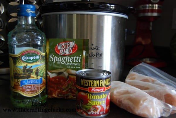 All the ingredients you need to make easy crockpot Chicken cacciatorie