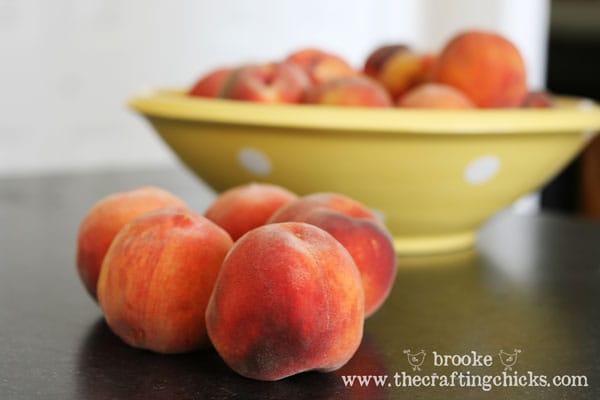 bowl-of-fresh-peaches