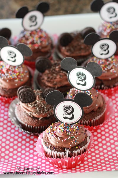 {Mickey Mouse Cupcakes *Free Mickey Mouse Cupcake Topper Download}