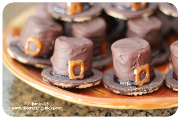 {Chocolate Covered Pilgrim Hats- A Sweet Thanksgiving Treat!}