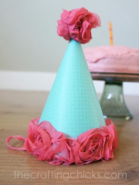 Party Hat Tutorial. This is so easy she even has the free template you'll need!