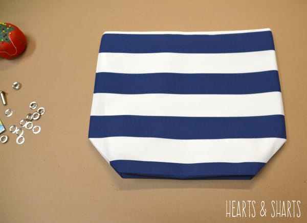 diy-totebag-stripes-grommets-Hearts-And-Sharts-for-The-Crafting-Chicks