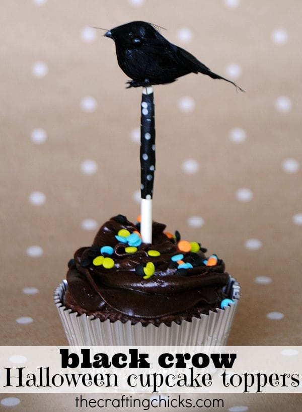 Spooky DIY black crow Halloween cupcake toppers!
