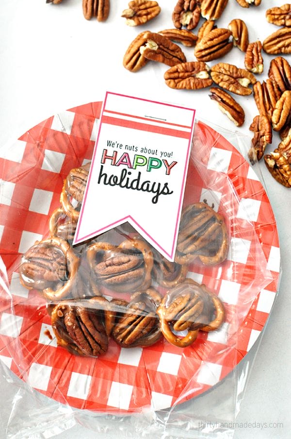 Homemade Turtle Pretzels::Bloggers Best 12 Days of Christmas