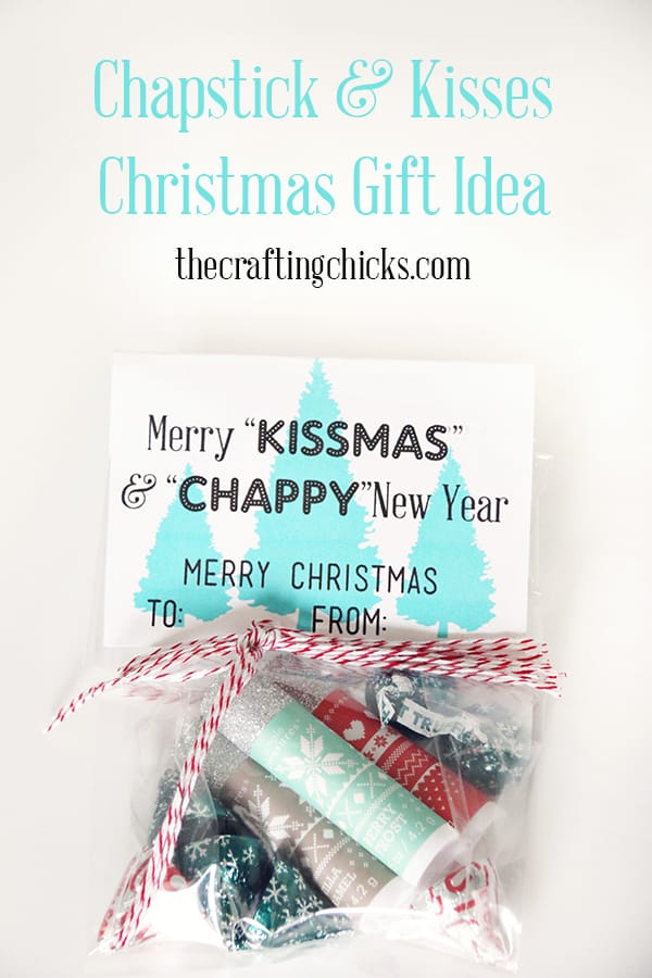 Chapstick & Kisses Christmas Gift Idea is an easy way to for little girls to give each friend a Christmas gift. Just download the free gift tag. #giftidea #Christmasgifts #chapstickgifts