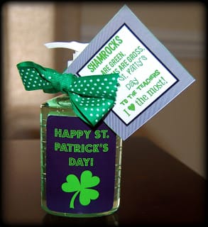 St Patrick's Day Round-up | Decor, Gift ideas, Printables, Dinner ideas, Leprechaun Traps... this post has it all!