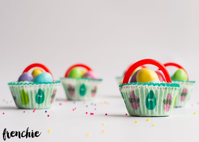 Make these delicious and homemade Easter chocolate baskets for the upcoming holiday! Such a fun tradition to start and so easy that little hands can can help in the process. 
