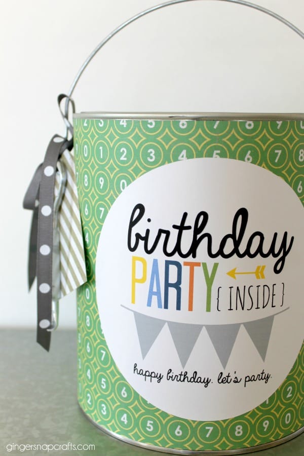 Do you need an easy birthday gift idea for the college student in your life? This party in a can gift idea with a free printable would be perfect.