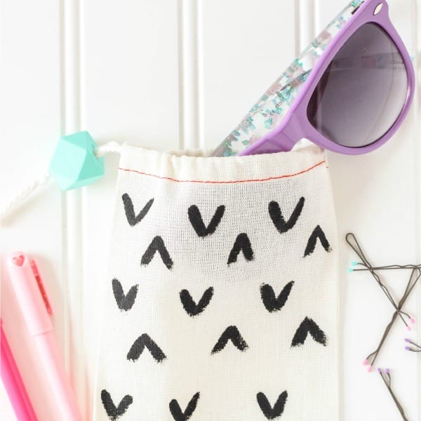 DIY Sunglasses and Accessories Bag