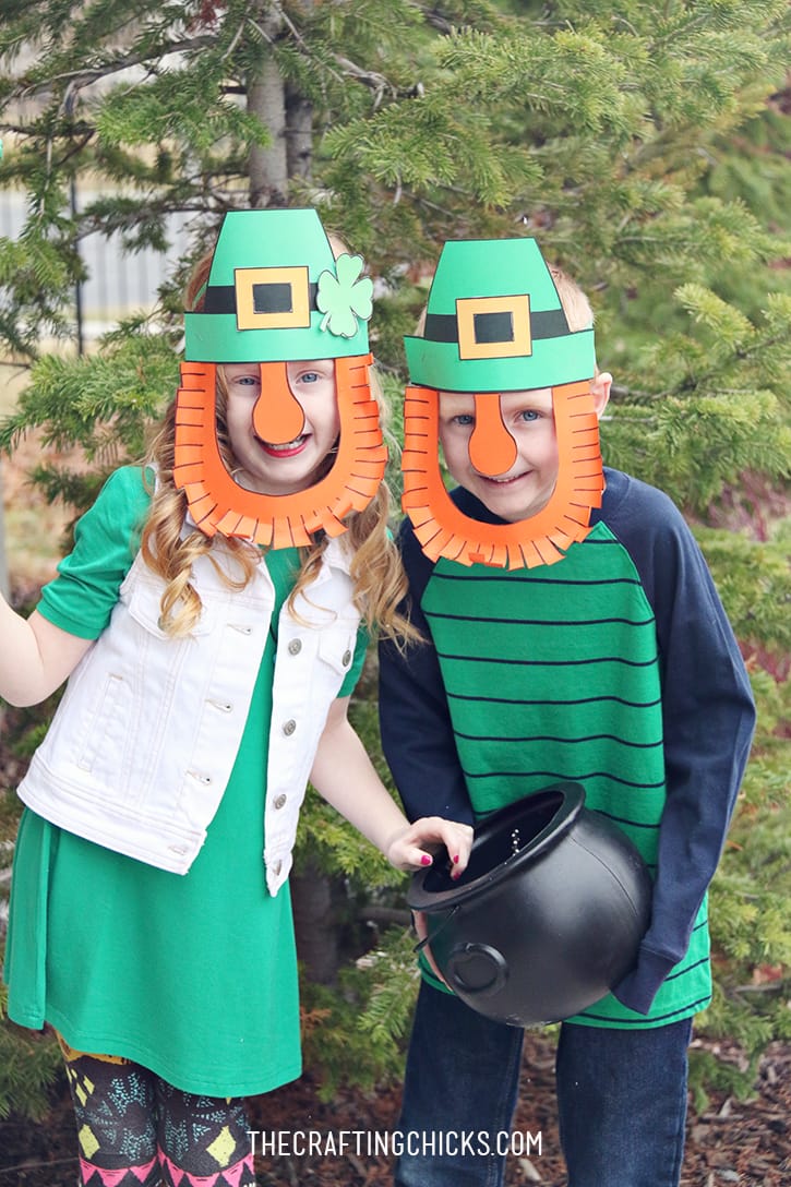 DIY Leprechaun Mask Printable - A fun activity for a St. Patrick's Day class party!