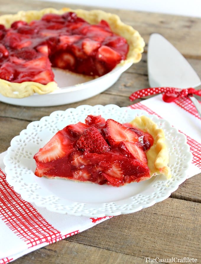 Classic-Strawberry-Pie-www.thecasualcraftlete.com_