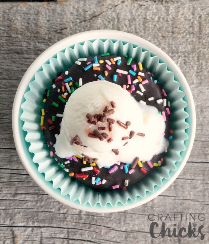 These Mini Donut Ice Cream Sundaes are the easiest, sprinklicious no bake dessert ever!