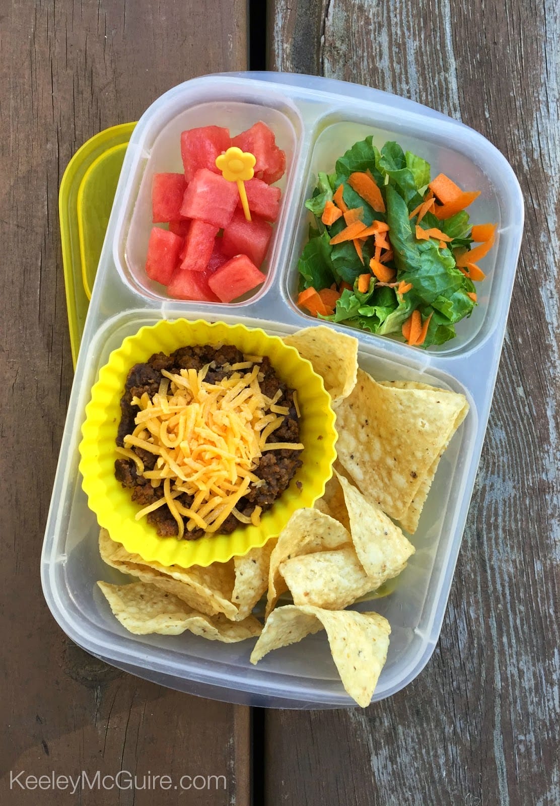 Non Sandwich School Lunch Ideas - So many great school lunch ideas in this post! Hot dogs, quesadillas, mini corn dogs, mac and cheese, taco salad... yum!