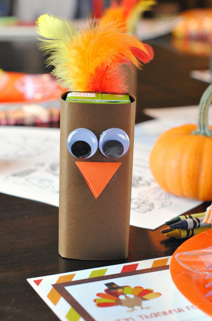 DIY Thanksgiving Tablescapes - Fabulous DIY ideas for your Thanksgiving tables. DIY Place Cards. Easy ideas for kids tables. 