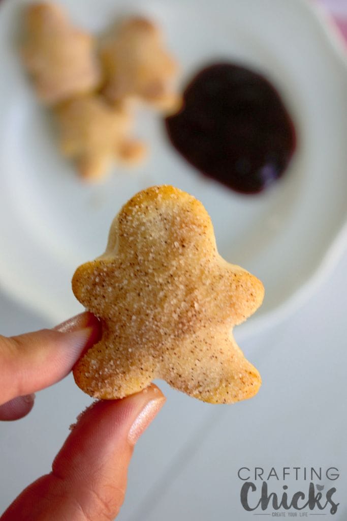 How cute are these Gingerbread Biscuit Bites?! What an easy treat for a holiday breakfast!