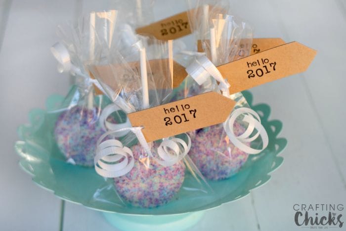Make these super sparkly Ball Drop Oreo Pops for New Year's Eve!