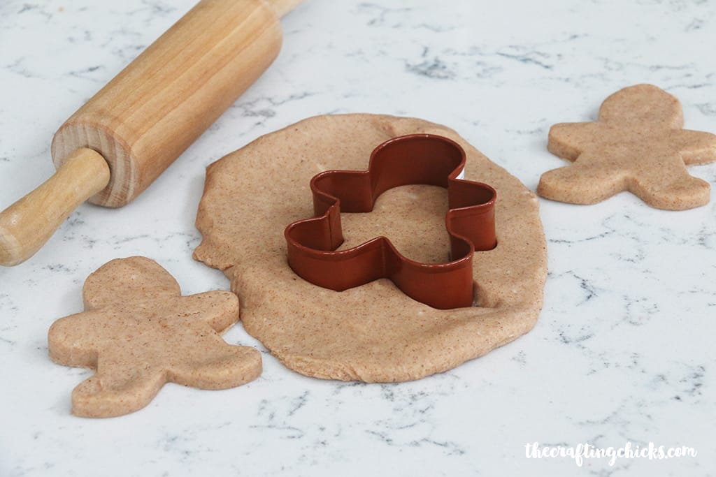 DIY Gingerbread Playdough - A simple gift idea - A fun kids activity