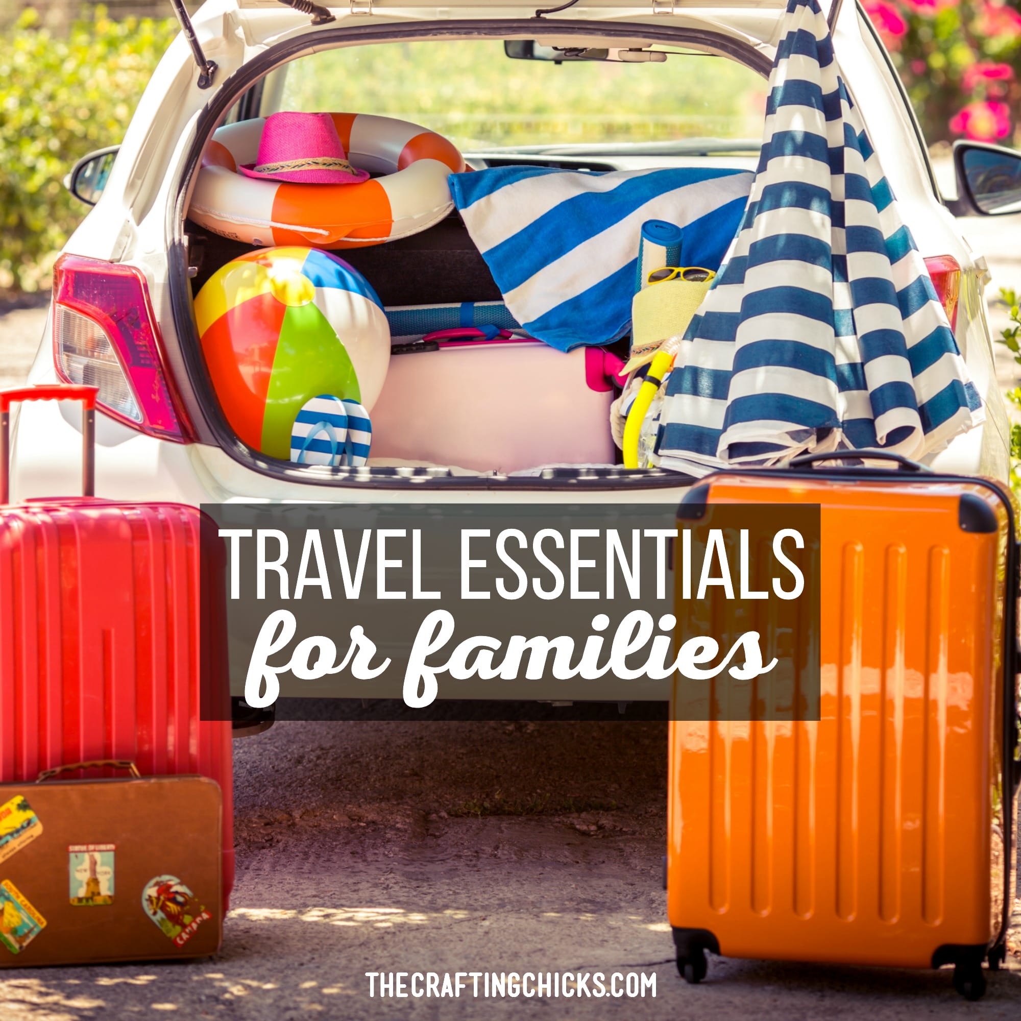 Traveling with family can be an adventure! Let's make it a great one with these travel essentials for families. Everything to make your trip easier.