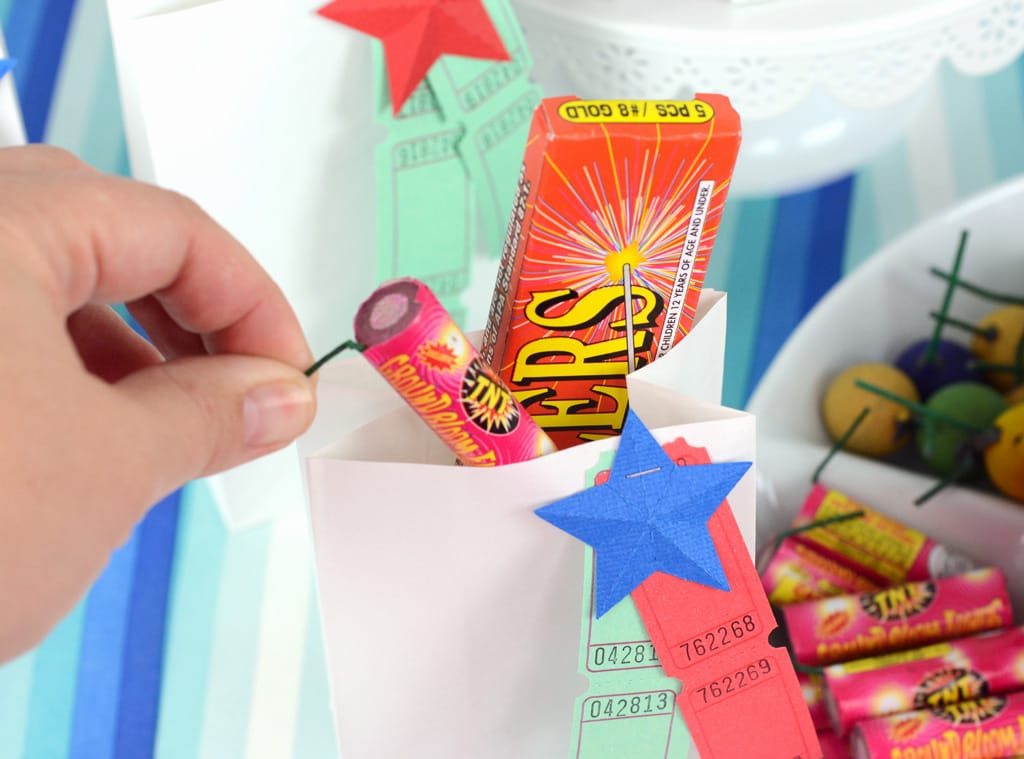 This patriotic firework bar is so simple it can be made last minute. A trip to the store for some fireworks, some serving dishes from home and you're done.