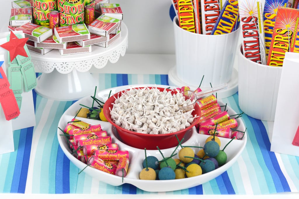 This patriotic firework bar is so simple it can be made last minute. A trip to the store for some fireworks, some serving dishes from home and you're done.