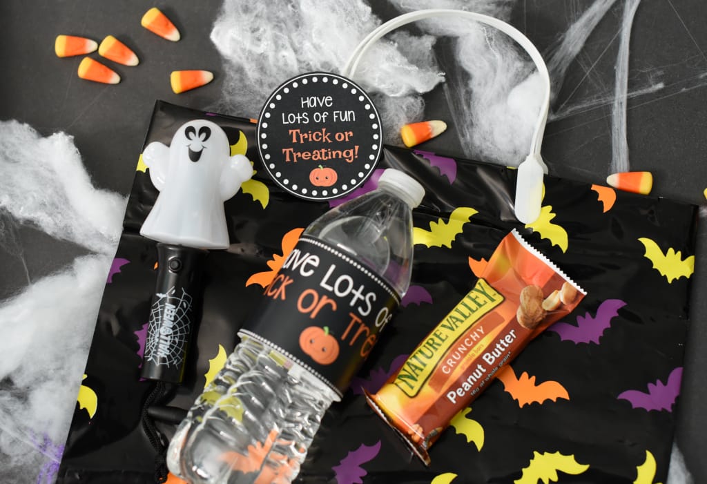 Cute Ideas to Give the Kids for Trick or Treating this Halloween 