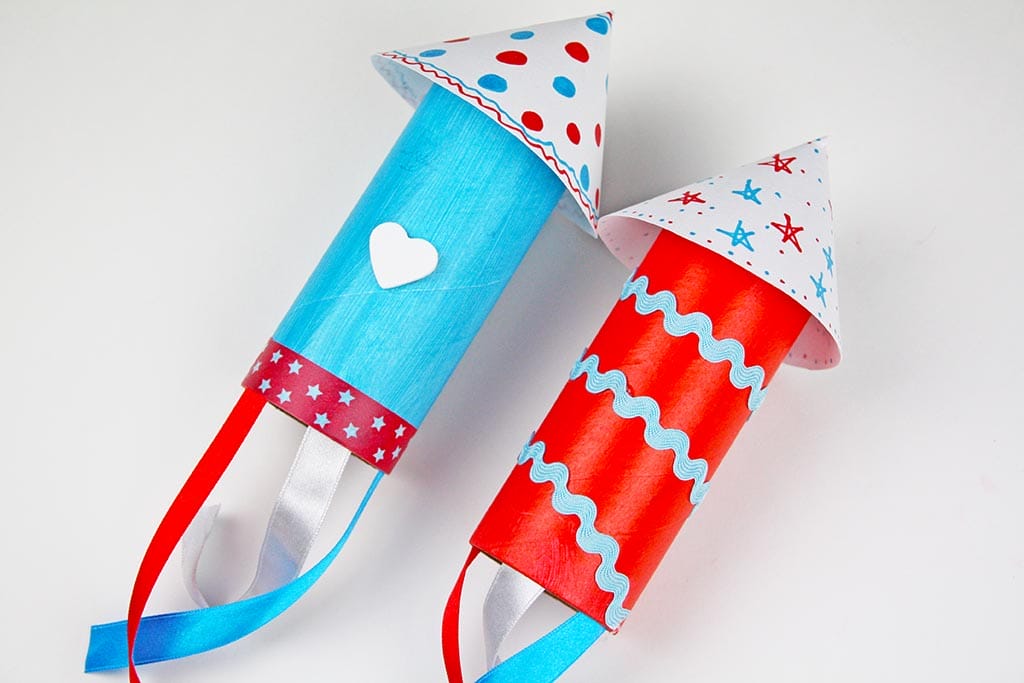 Craft Roll Rockets Craft for Memorial Day | Celebrate and decorate for Memorial Day with our easy craft roll rockets! Kids craft