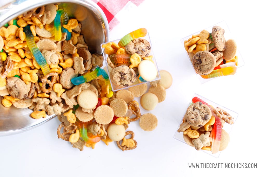 Bookworm Snack Mix is the perfect snack to eat while reading a book. Mix together your favorite sweet and salty treats for this easy mix. #snackmix #snacks #bookwormsnacks
