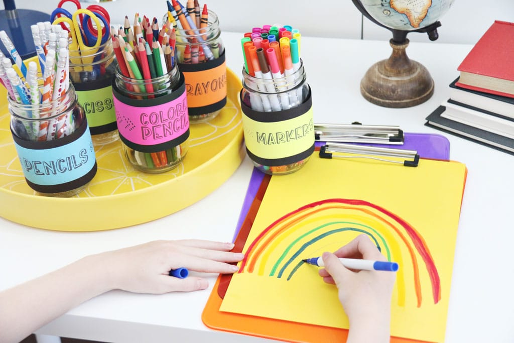 This Colorful Kids Work Station is the perfect way to get your kids into the back to school spirit. Love the fun use of ASTROBRIGHTS® Papers. #homeworkstation #workstationforkids #kidsworkstation