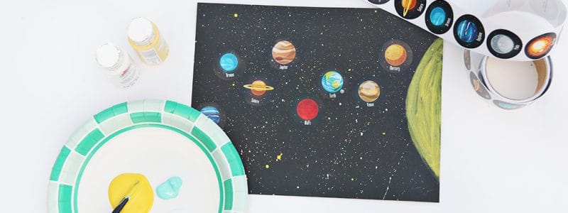 Easy Solar System Craft for Kids | This splatter paint solar system craft is easy and you will only need a few supplies to get started. #diy #kids #craft #solar #system #space #activity