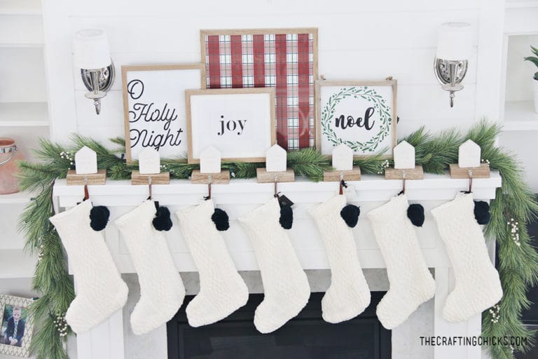 How to Decorate a Christmas Mantle