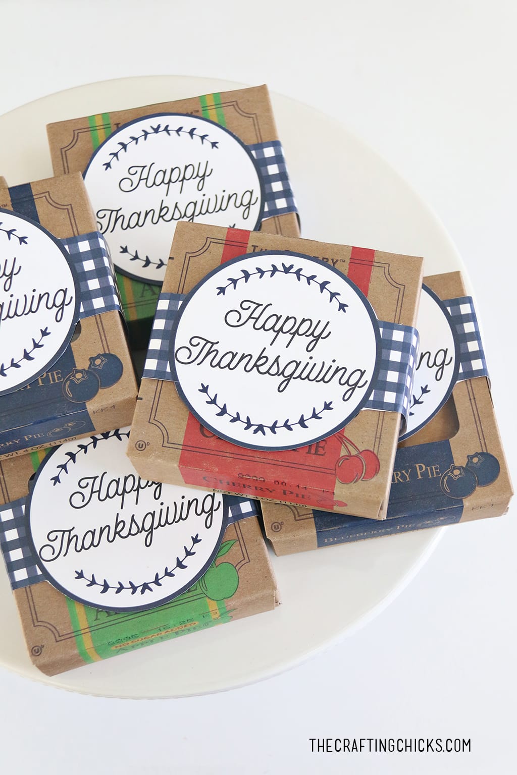 Thanksgiving Mini Pies with Tags for a sweet Thanksgiving treat. Share with family, friends and neighbors or add to festive Thanksgiving Place Settings!