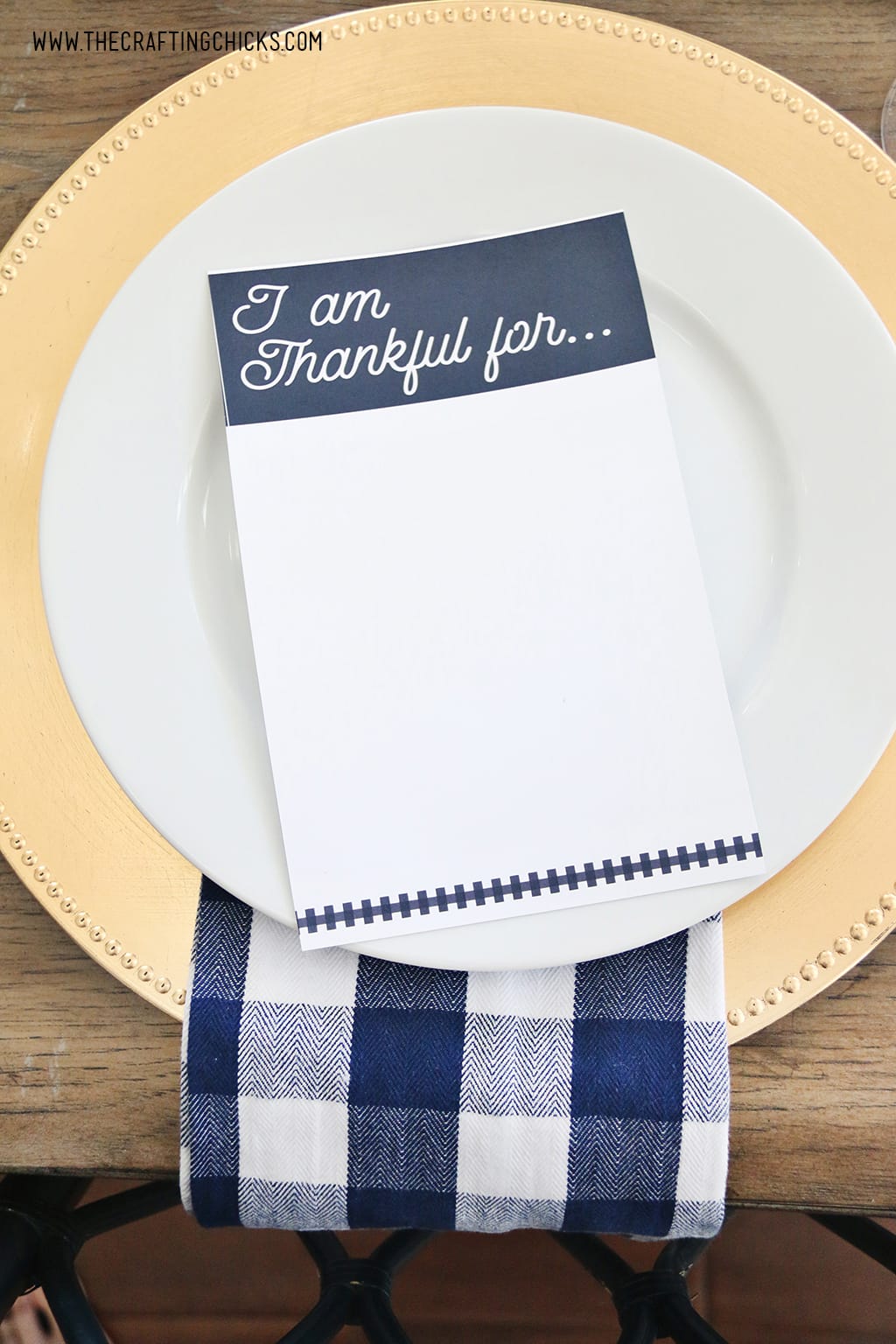 I am Thankful for printable cards on a thanksgiving table.