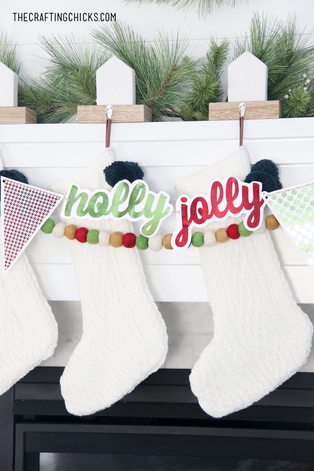 Create this easy Holiday Foil Banner for your Christmas Mantle! Use our free printable designs to create a banner with some glam!