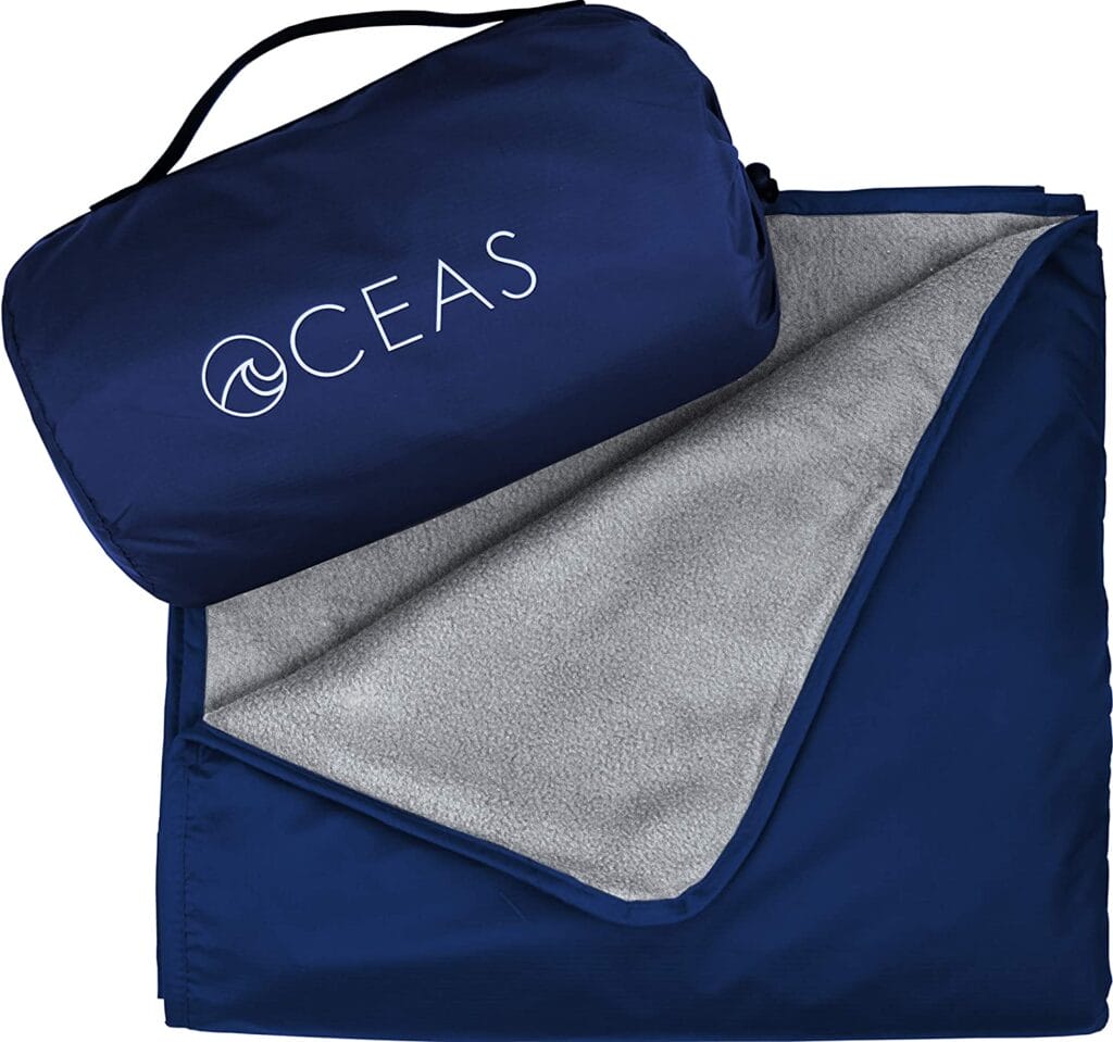 Navy Oceas Outdoor waterproof blanket is perfect for sports moms.